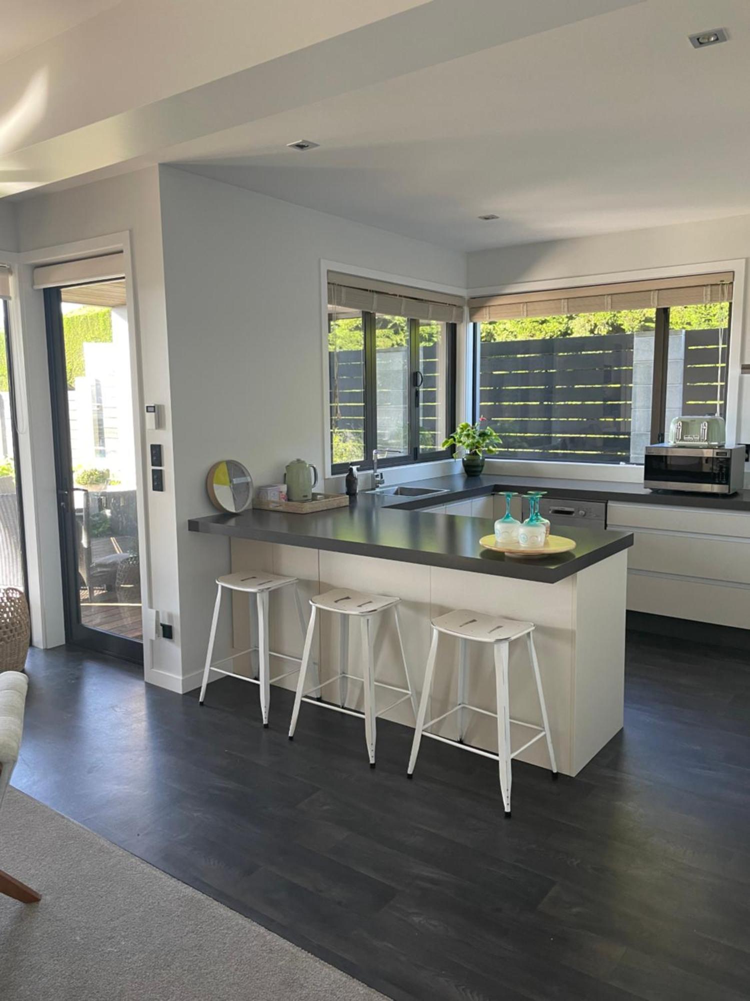 Luxury 2 Bdrm Ground Level With Private Pool Located On Scarborough Hill Sumner *